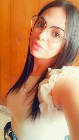 Uccide la madre che vuole lasciare il padre detenuto. Sui social: "Papà ti amo"