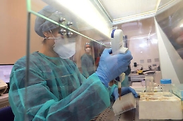 Covid, con Omicron un paziente è contagioso per almeno otto giorni