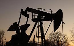 Impatto di un blocco o di pedaggi nello Stretto di Hormuz sui prezzi del petrolio