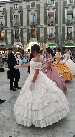 Catania, in piazza Duomo le danze dell'Ottocento