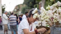 Pubblico e attori lungo "I sentieri del gelsomino" a Cava D'Ispica