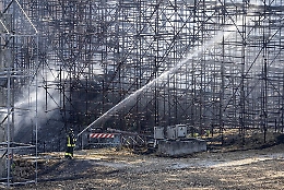 Cinecittà, incendio danneggia la scenografia di "Firenze rinascimentale"