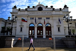 Bulgaria: presentato governo ad interim in vista voto il 2/10