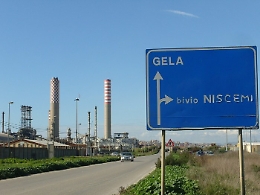 Gela, acque di falda e terreni del Petrolchimico non bonificati: processo per 12 dirigenti di Raffineria e Eni Rewind