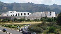 Palermo, cerca di passare droga al padre in carcere: arrestato