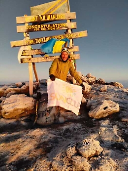 Un ingegnere siciliano sulla cima del  Kilimangiaro: «Un sogno realizzato»