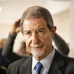 Musumeci sempre più vicino a dimissioni convoca la giunta d'urgenza