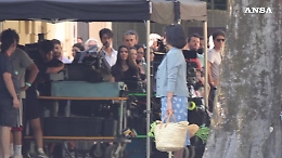 Modena, Penelope Cruz sul set del film su Enzo Ferrari: il video