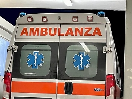 Scontro tra auto e ambulanza: tra i quattro feriti anche una dottoressa
