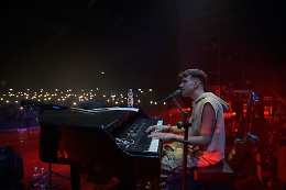 Aka 7even, dopo il successo a Sanremo è pronto a far ballare la Sicilia: «Un rapporto speciale con la vostra isola»