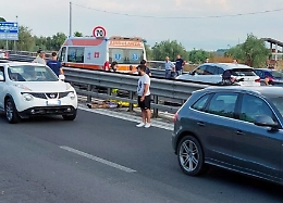 Tragedia sulla Ss121, finisce con la moto contro il guardrail. Morto Andrea La Spina, tifoso del Catania