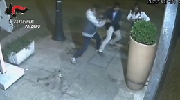 "Datemi i soldi o vi finisce  male". Rapine a clienti di ristoranti, due arresti