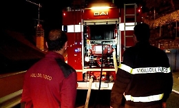 Alessandria della Rocca, a fuoco furgone che trasportava giochi d'artificio: autista salvo