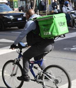 Rischi per il caldo, condannata Uber-Eats dopo il ricorso di un rider