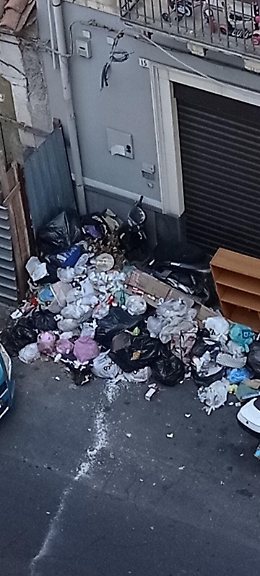 Catania, le proteste dei cittadini: "Siamo allo sbando più totale"