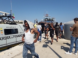 Giornata di sbarchi in Sicilia: nuovi arrivi a Lampedusa e a Messina