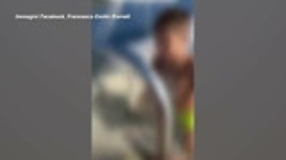 Bimbo alla guida di un motoscafo segnalato in Campania: il padre lo filma per TikTok