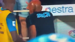 Spalletti, faccia a faccia con un tifoso della Fiorentina (che prova a dargli uno schiaffo)