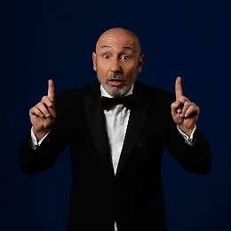 Maurizio Battista promette di strappare risate, e riflessioni, a Zafferana Etnea