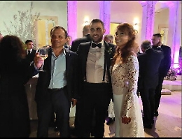 Doppie nozze in 24 ore per vicesegretario etneo del Pd che lascia il partito e "sposa" (anche) De Luca