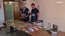 Rapinava aree di servizio e metteva panico con una motosega: arrestato (Video)