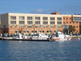 Paura nel porto di Trapani, barca di turisti si impiglia in una boa: soccorse 29 persone