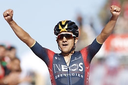 Vuelta: Carapaz vince 14/a tappa, Evenpoel sempre leader