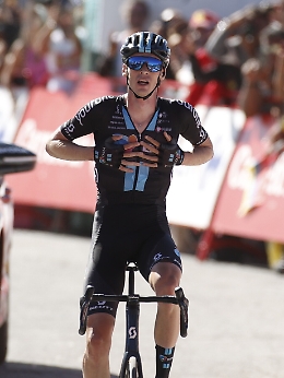 Vuelta: 15/a tappa ad Arensman, Evenepoel sempre leader