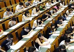 Test di medicina 2022, si comincia il 6 settembre: 1 studente su 4 si prepara da oltre un anno