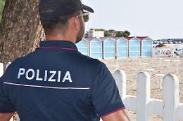 Rubato zaino a turisti a Mondello, denunciato un 27enne