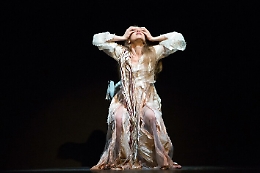 L'Aiace di Sofocle in scena al Castello Ursino di Catania: emozioni tra passato e presente