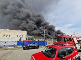 Incendio in azienda chimica a S. G. Milanese: il Comune invita a tenere finestre chiuse