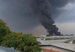 Esplosione ed incendio in azienda chimica nel Milanese: feriti e nube nera