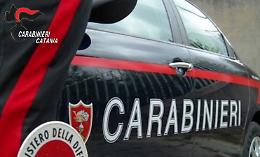 Calci e pugni al compagno della madre: 27enne arrestato a Catania