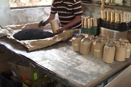 Dentro la fabbrica dei Vaccalluzzo: ecco come si realizzano i fuochi pirotecnici