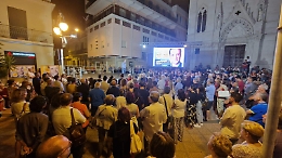 Sindaco di Furci Siculo interrompe comizio di De Luca: è scontro