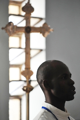 Camerun: bruciata chiesa a Mamfe, rapite 8 persone