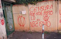 Palermo, i no vax tornano alla carica: scritte "complottiste" davanti la sede dell'Ordine dei giornalisti