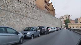 Agrigento, fugge al controllo e si lancia da un muretto: immigrato in prognosi riservata