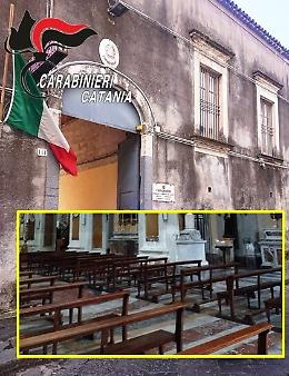 Ruba telefonino al sagrestano durante la messa: arrestato