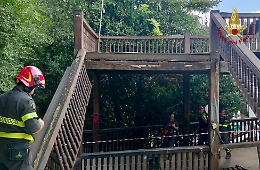 Globe Theatre a Roma, crolla una scala: 12 feriti (tra cui molti studenti)