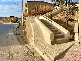 Palma di Montechiaro, realizzata una scalinata a tempo di record per consentire l'accesso facile a scuola