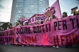 Aborto: in mille al corteo di Milano, vogliamo tutele
