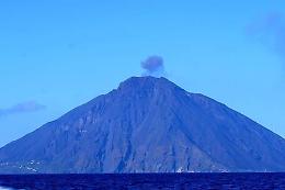 Lo Stromboli dà segni di risveglio: forte esplosione nel cratere nord