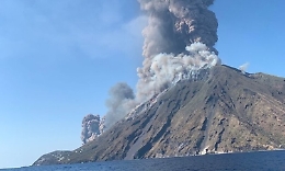 Ora l'eruzione dello Stromboli fa paura: ecco il decalogo della Protezione civile