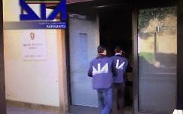 Confiscato mezzo milione al re delle scommesse on line: sigilli a conti correnti e auto di lusso