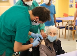 Covid, via libera alla quinta dose del vaccino