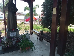 Nel Trapanese danni a statua e a villetta intitolata a Padre Pio