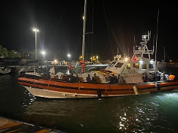 Nuovo dramma a Lampedusa: barchino si ribalta, neonata sparisce tra le onde