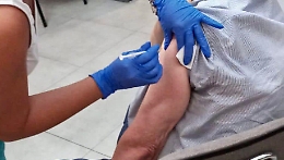 Covid, vaccini a domicilio a Palermo: dose anche per il centenario Fortunato
